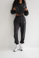 Spodnie dresowe typu jogger z HAFTEM w kolorze WASHED BLACK - HAGER-L-wyprzedaż