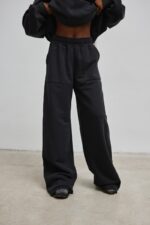 Spodnie z szerokimi nogawkami w kolorze DEEP GRAPHITE skin peach - POCKETS-L-wyprzedaż