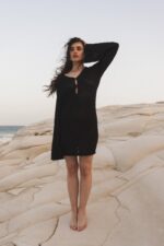 Krótka sukienka ażurowa w kolorze TOTALLY BLACK - ASILA-M-wyprzedaż
