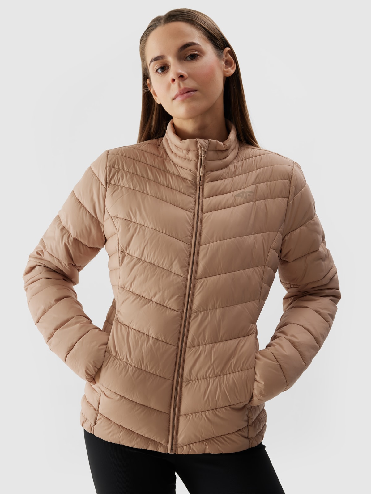Kurtka puchowa z wypełnieniem z recyklingu damska - beżowa-wyprzedaż