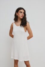 Sukienka na wywiniętych ramiączkach w kolorze SOFT WHITE - ASTRA-S/M-wyprzedaż