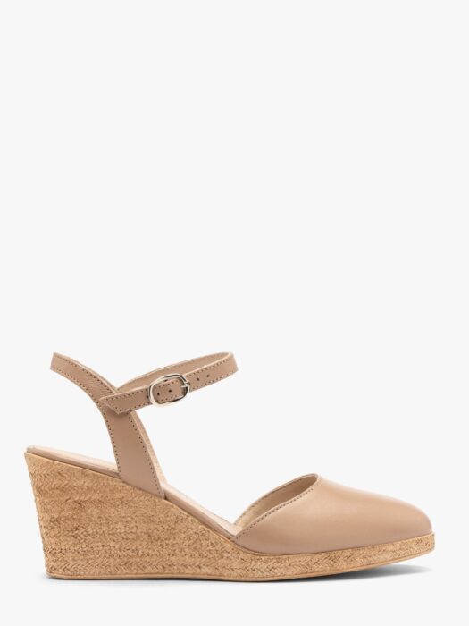 Beżowe czółenka na platformie ADA-wyprzedaż