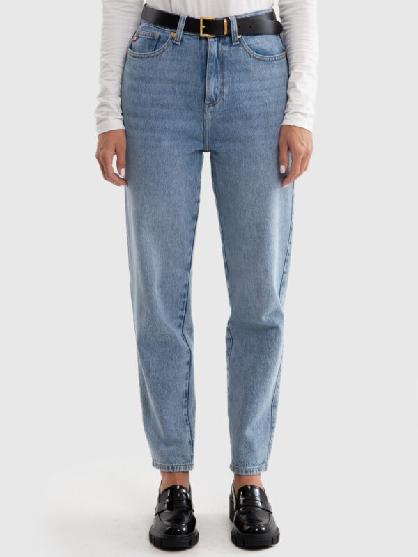 Jeansy damskie mom jeans z linii Authentic niebieske Silla 120-wyprzedaż