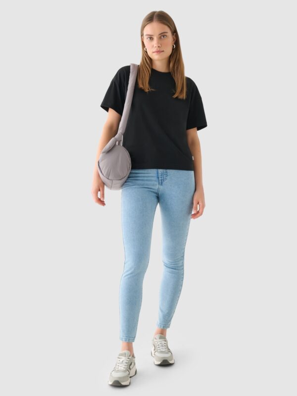 Jeansy o dopasowanym kroju skinny damskie Outhorn - niebieskie-wyprzedaż