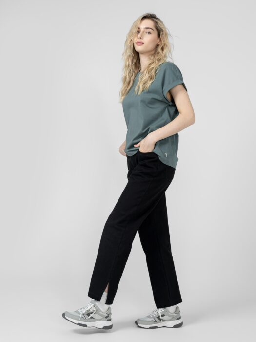 Jeansy straight z prostymi nogawkami damskie Outhorn - czarne-wyprzedaż