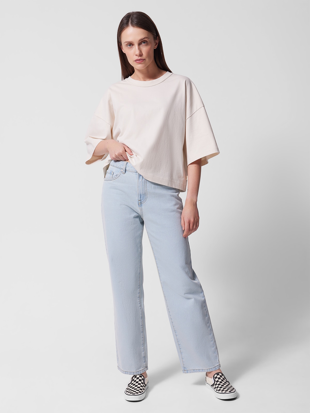 Jeansy straight z prostymi nogawkami damskie Outhorn - niebieskie-wyprzedaż