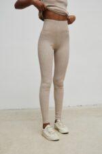 Legginsy damskie z prążkowanej dzianiny w kolorze BEIGE MELANGE - HIPS-M-wyprzedaż