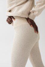 Legginsy damskie z prążkowanej dzianiny w kolorze BEIGE z dodatkiem konopii - HIPS KONOPIA-XL-wyprzedaż