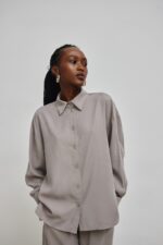 Luźna koszula z wiskozy w kolorze PEARL GREY - OBSESSION-M/L-wyprzedaż