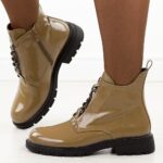 Beżowe lakierowane botki damskie Jezzi 2501-8-wyprzedaż