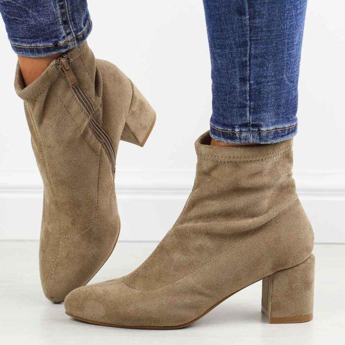 Beżowe zamszowe botki damskie na obcasie M.Daszyński 2263-13-wyprzedaż