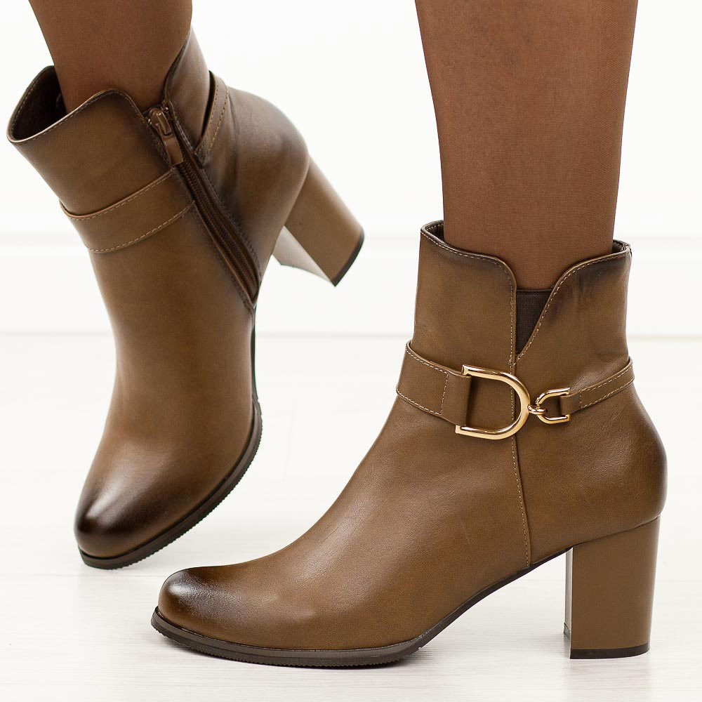 Brązowe botki damskie na słupku M.Daszyński Sa125-32-wyprzedaż