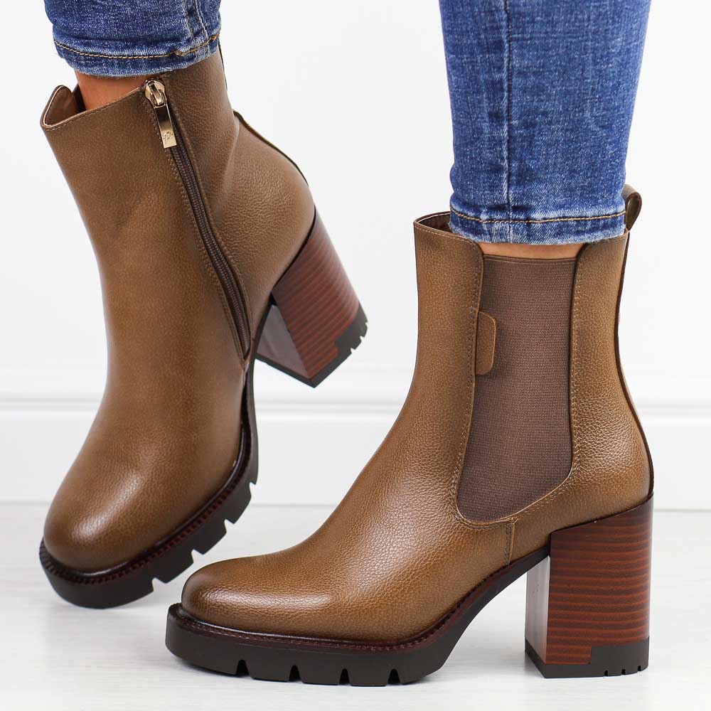 Camelowe botki damskie na słupku Potocki 12495-wyprzedaż