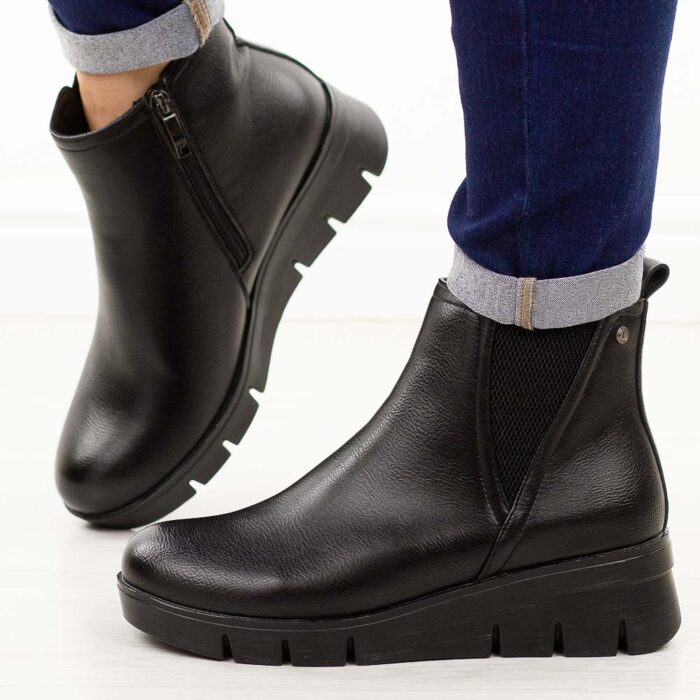 Czarne botki damskie na koturnie Potocki 19308-wyprzedaż