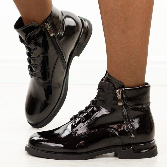 Czarne lakierowane skórzane botki damskie T.Sokolski Z25-125-wyprzedaż