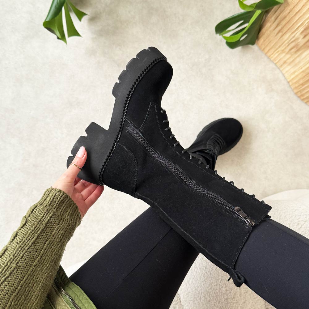 Czarne wysokie skórzane botki damskie na traperze T.Sokolski 197-wyprzedaż