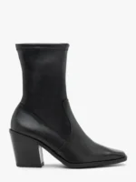 Czarne wyższe botki z elastyczną cholewką-wyprzedaż