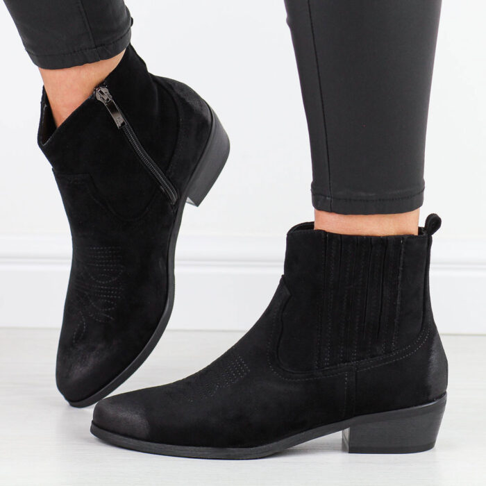 Czarne zamszowe kowbojki