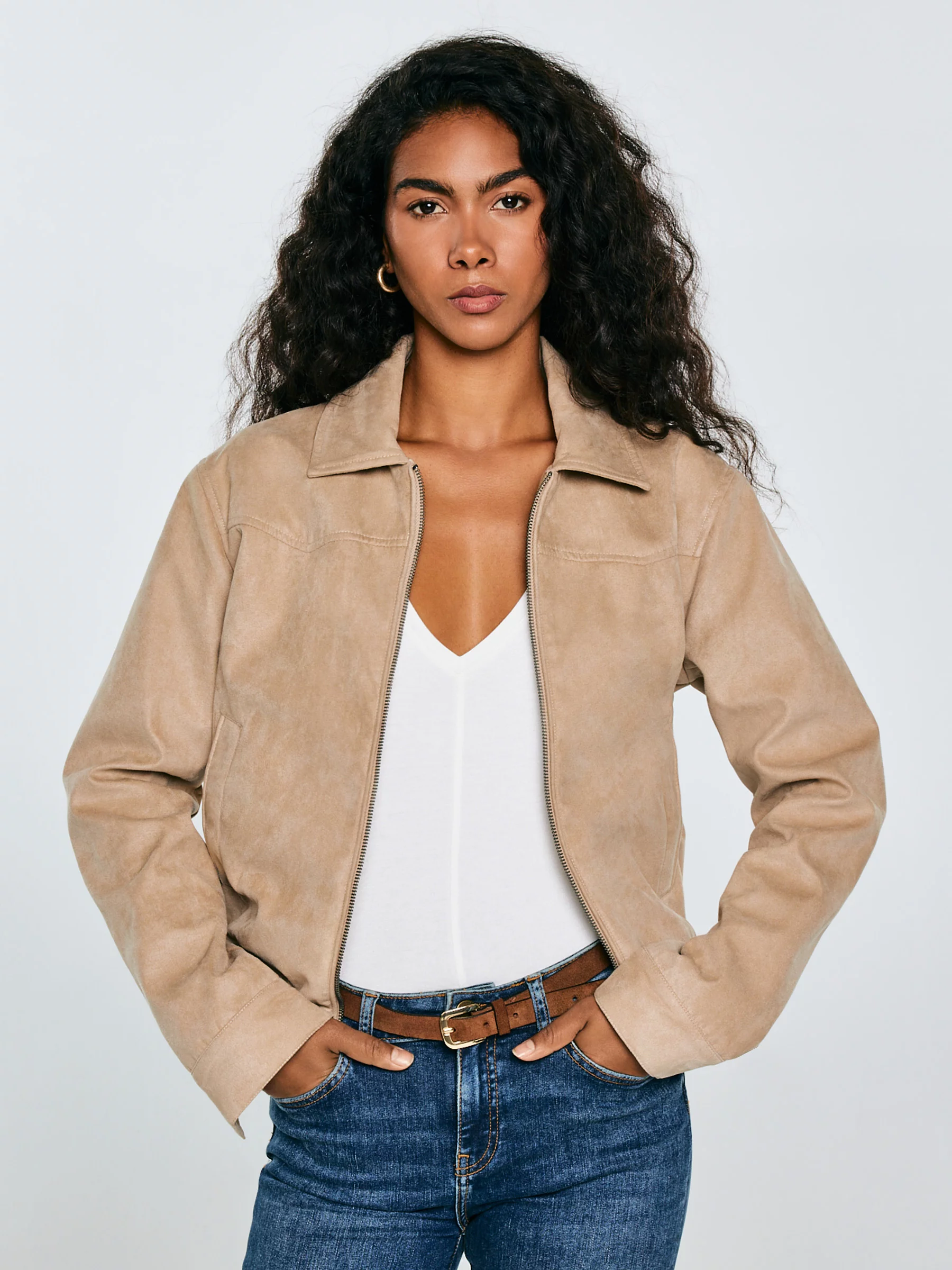 Kurtka damska bomberka z imitacji zamszu beżowa Arisash 805-wyprzedaż