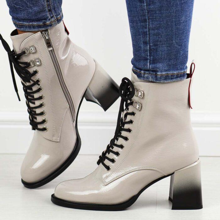 Szare lakierowane botki damskie na słupku DiA 880-133-wyprzedaż