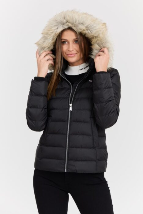 TOMMY JEANS Czarna damska kurtka z futrem-wyprzedaż