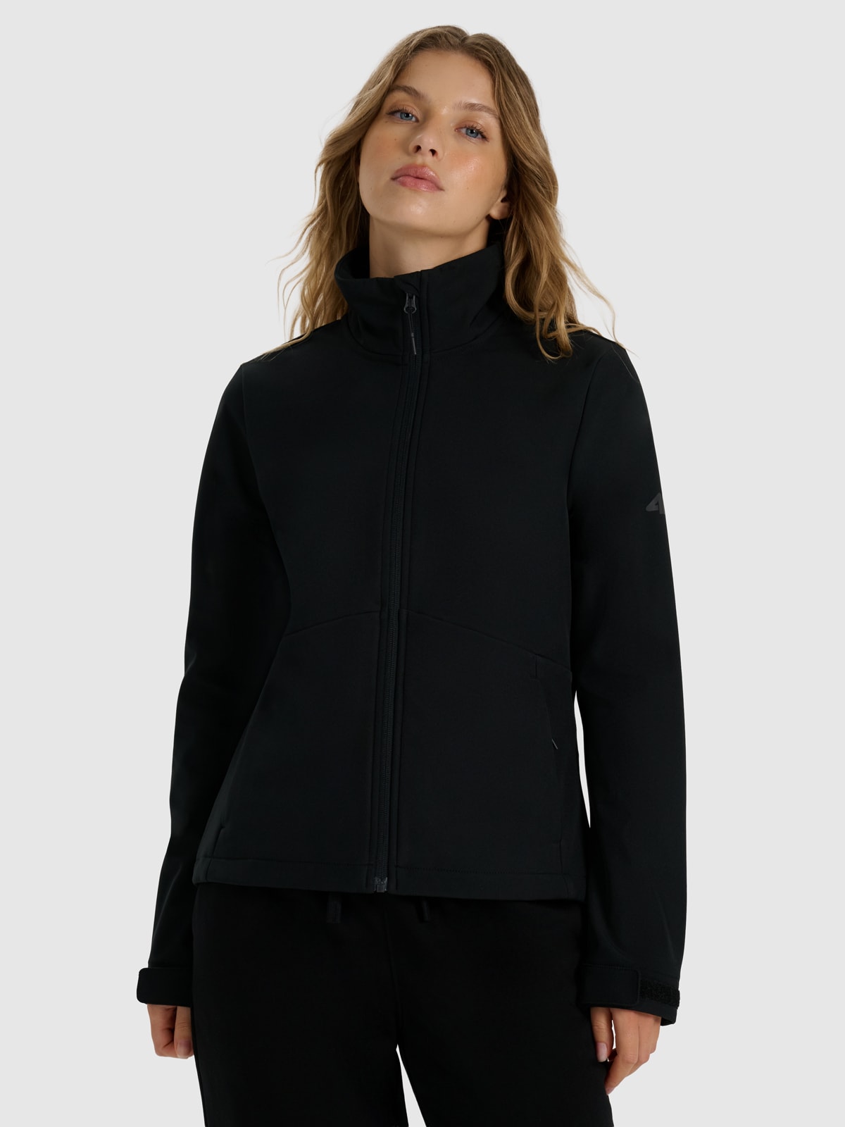 4F Kurtka softshell wiatroodporna membrana 5000 damska - czarna L-wyprzedaż